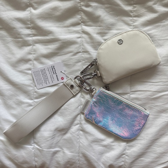 30 Lululemon Dual Pouch Wristlet - Iridescent Bone - Picture 3 of 7